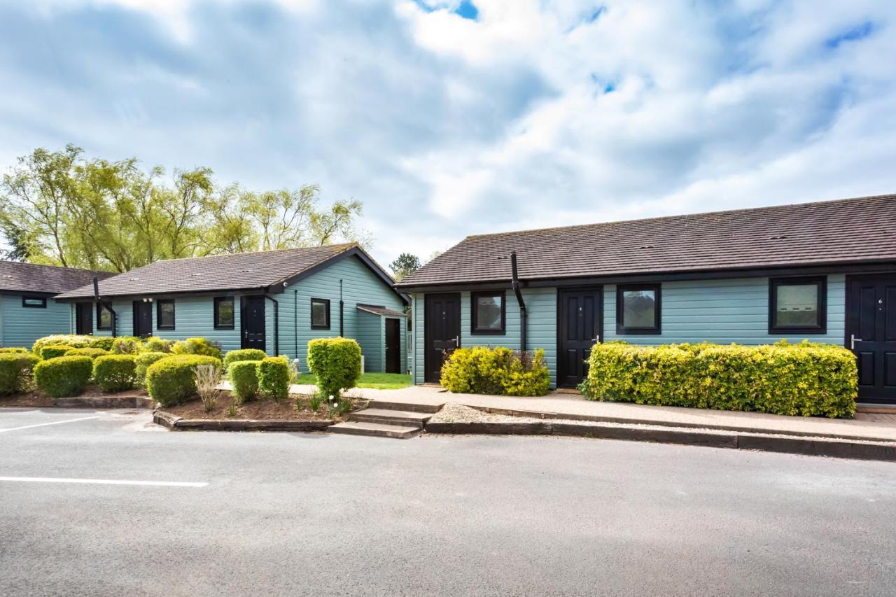 The Vale Golf & Country Club Vila Bishampton Exterior foto