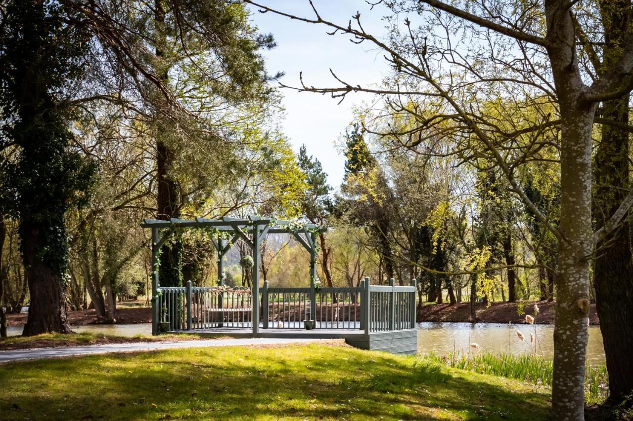 The Vale Golf & Country Club Vila Bishampton Exterior foto