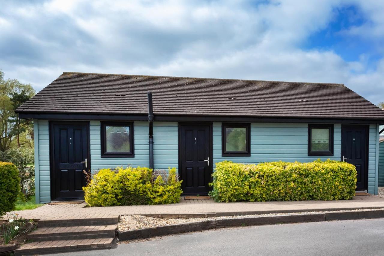 The Vale Golf & Country Club Vila Bishampton Exterior foto