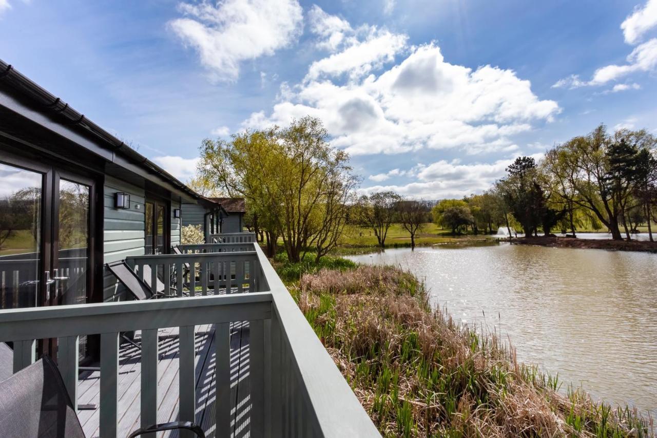 The Vale Golf & Country Club Vila Bishampton Exterior foto